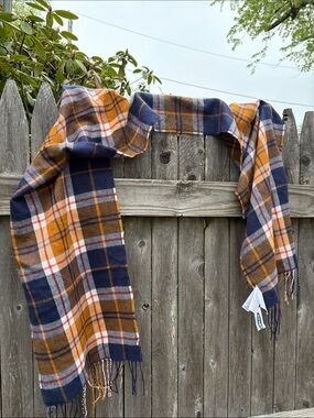Old Navy soft acrylic scarf. NWT!